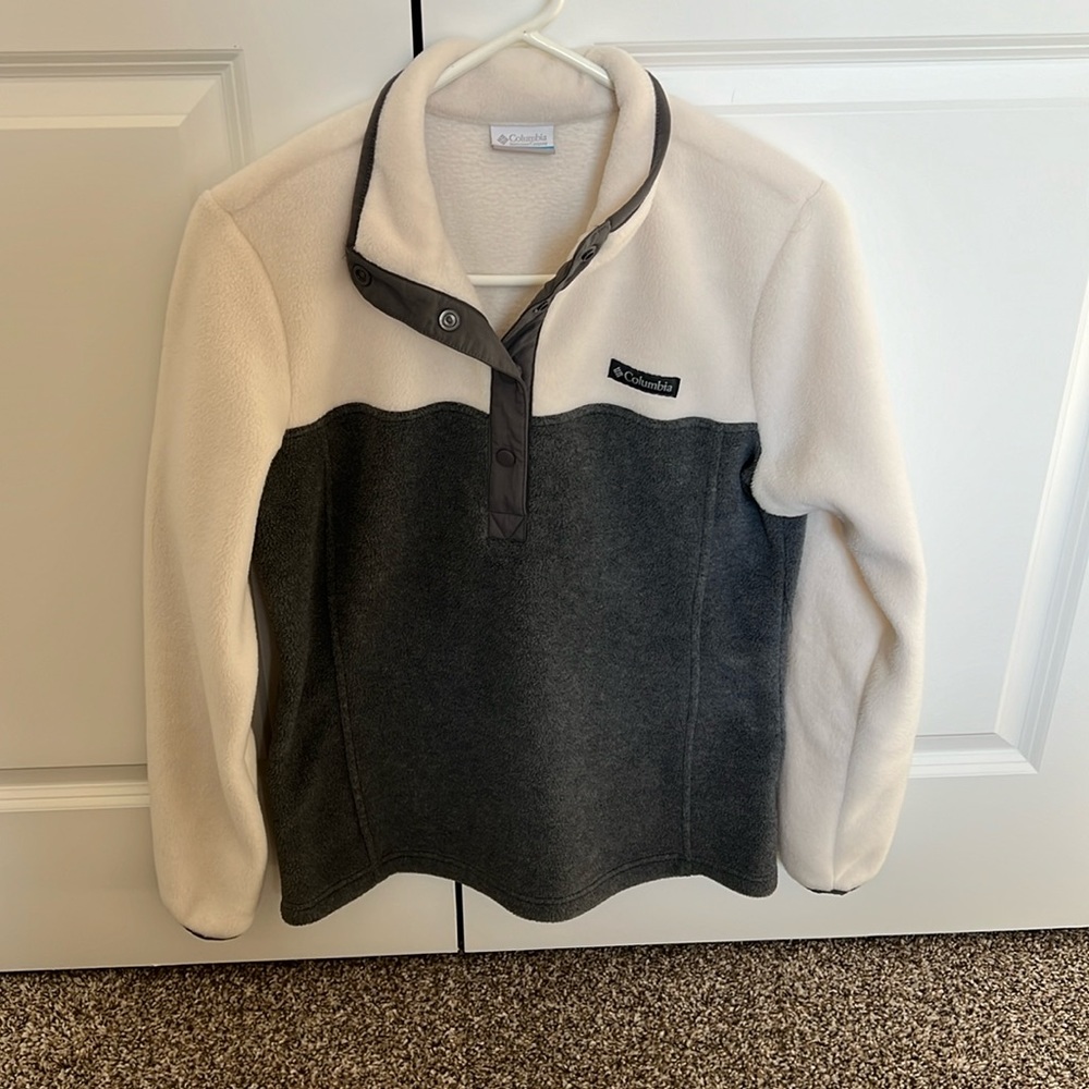Columbia women’s size small pull over sweatshirt